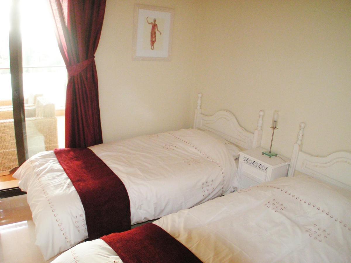 Salinas. Apartment For 4. Terrace/Parking/Pools/Gym/4Mins Beach Estepona Exterior foto