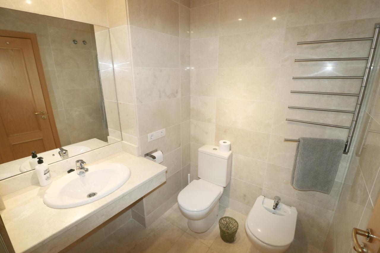 Salinas. Apartment For 4. Terrace/Parking/Pools/Gym/4Mins Beach Estepona Exterior foto