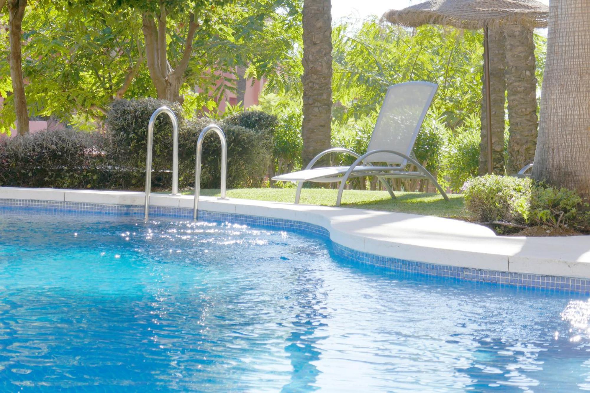 Salinas. Apartment For 4. Terrace/Parking/Pools/Gym/4Mins Beach Estepona Exterior foto